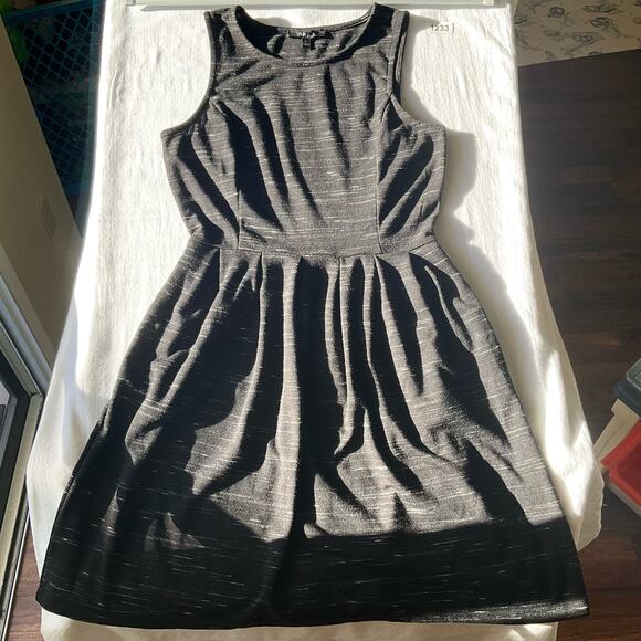 Women’s Sleeveless Crew Neck Knee-length Dress size M, Black - Picture 1 of 9